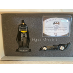 CORGI 1/43 DC COMICS 2000 BATMOBILE AND HAND PAINTED FIGURE 77365