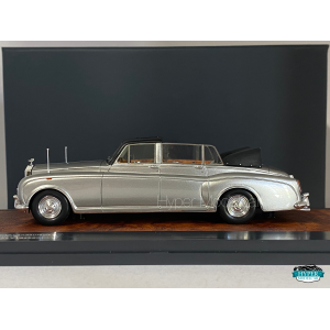 MATRIX 1/43 ROLLS ROYCE PHANTOM VI LANDAULETTE OMAR BONGO 1972 SILVER MX41705-163